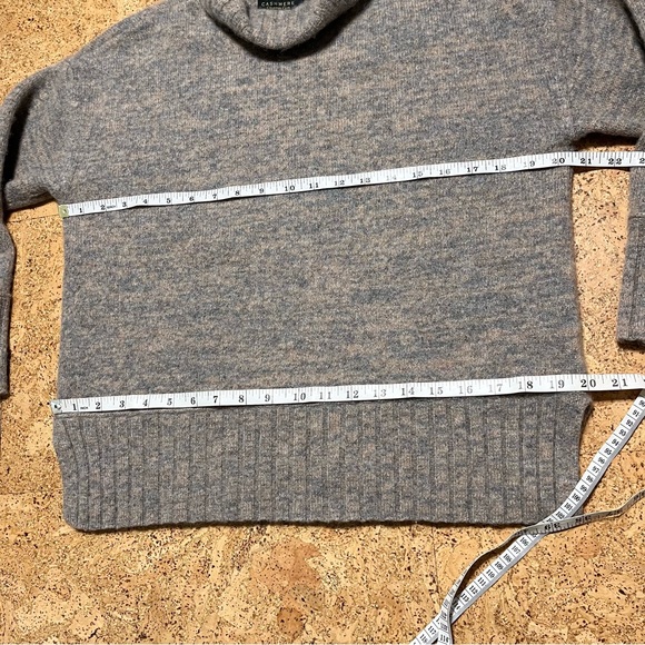 Charter Club Luxery 100% Cashmere Turtleneck Crop Sweater In Gray & Tan Sz M/L - Picture 10 of 13
